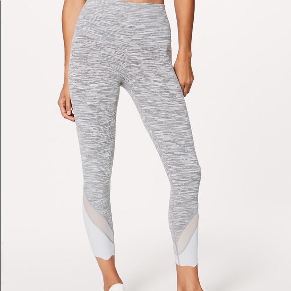 lululemon athletica Pants - Women’s Lululemon Wunder Under Crop Luon Scallop